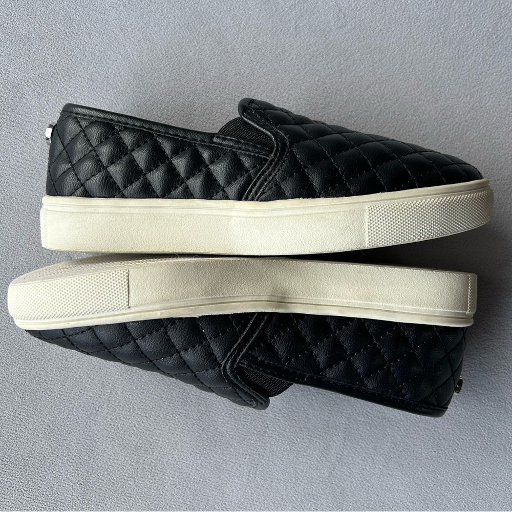 Steve Madden ~ Quilted Slip On Sneaker ~ Kids Size 1 - Picture 5 of 17